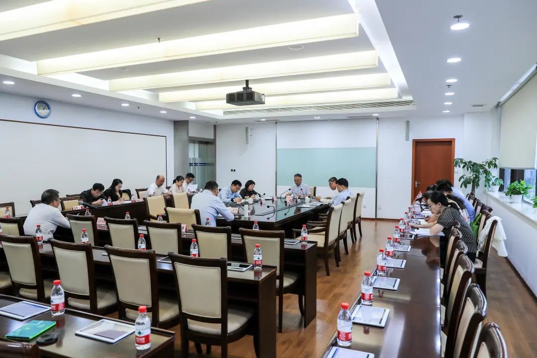 開門納諫匯民智 共商涉企新篇章——區(qū)政府常務會議首次邀請公眾代表共議涉企議題