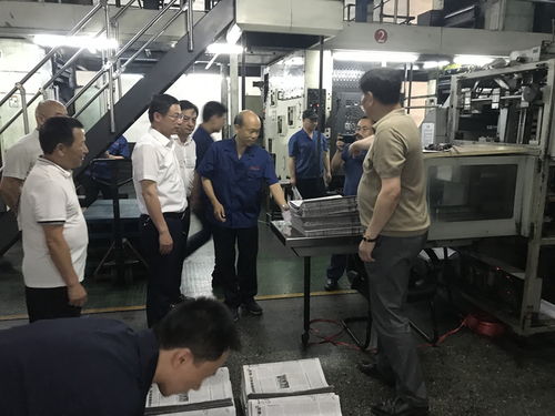 筑牢安全防線 確保兩會出版——姜協軍、鄒繼紅赴印廠一線檢查指導工作